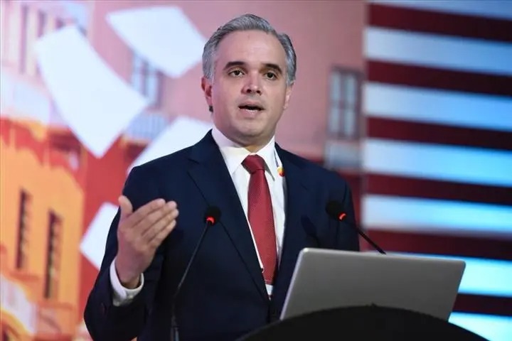 "Educación para Todos: Ministro Garantiza Cupo Escolar para Cada Estudiante Dominicano"