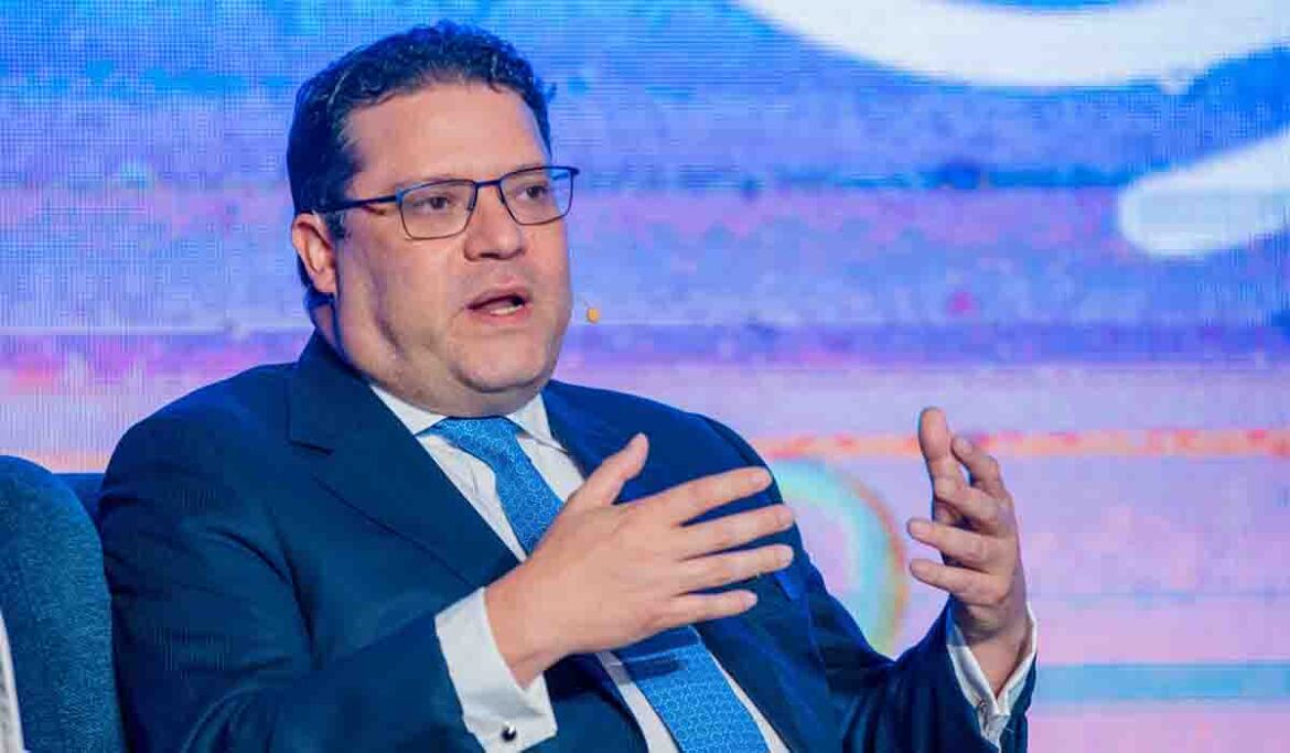Senador de Pedernales proclama a Yayo Sanz Lovatón como su candidato para el 2028