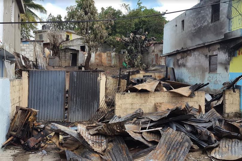 Familias que perdieron sus casas en un incendio, piden ayuda a las autoridades para reconstruirlas