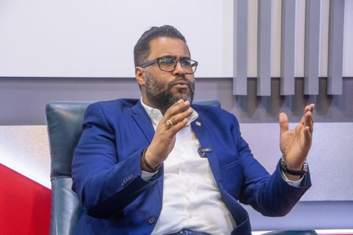 Franklin Rodríguez reintroduce importantes proyectos de ley, entre ellos el del salario 14