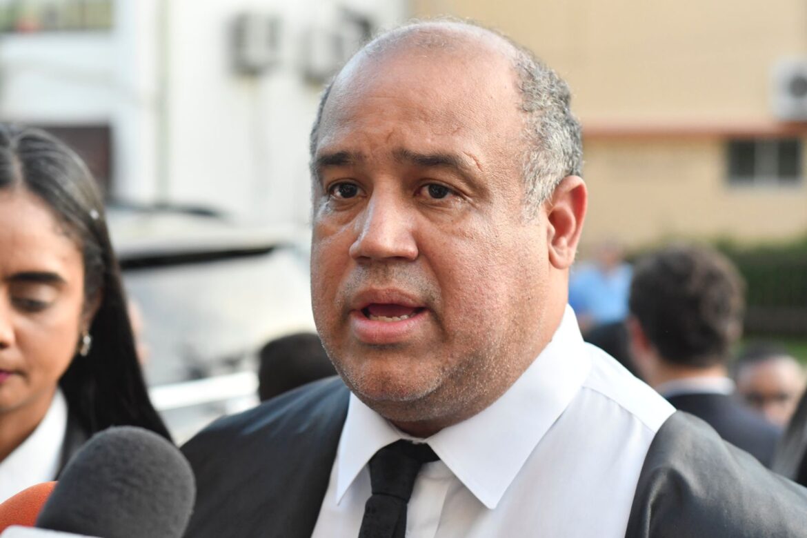 Caso Jet Set: Abogado asegura que Antonio Espaillat “está bien y tranquilo” mientras crecen las acusaciones por homicidio involuntario.