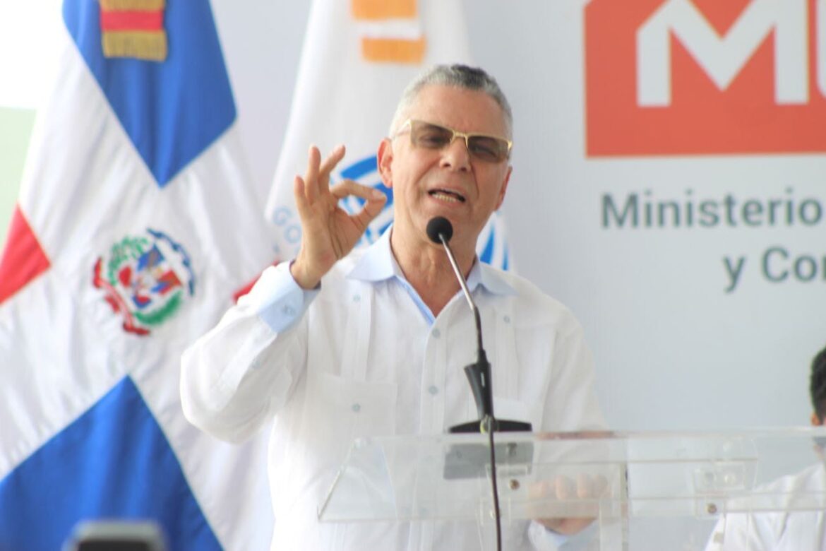 Manuel Jiménez prepara candidatura a la reelección en Santo Domingo Este