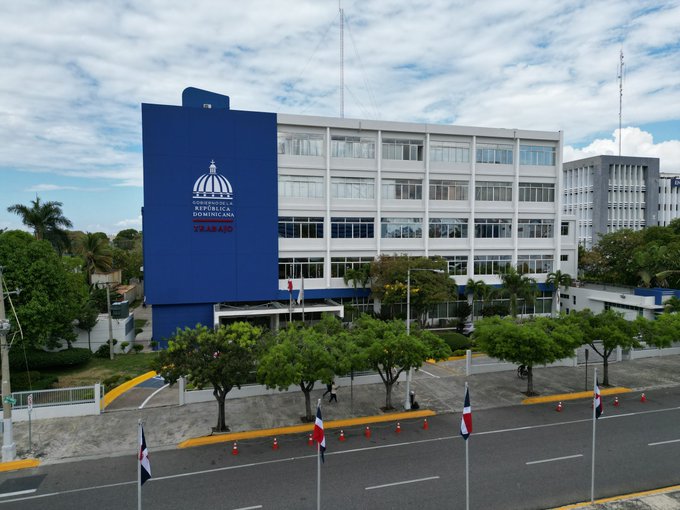 Ministerio de Trabajo autoriza reanudación de labores en Santo Domingo y 3 provincias más