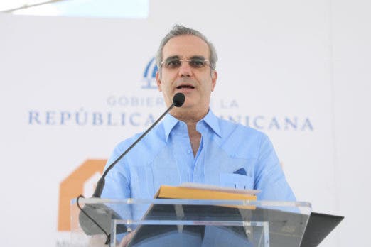 Abinader afirma que invirtió 50,000 millones en servicios