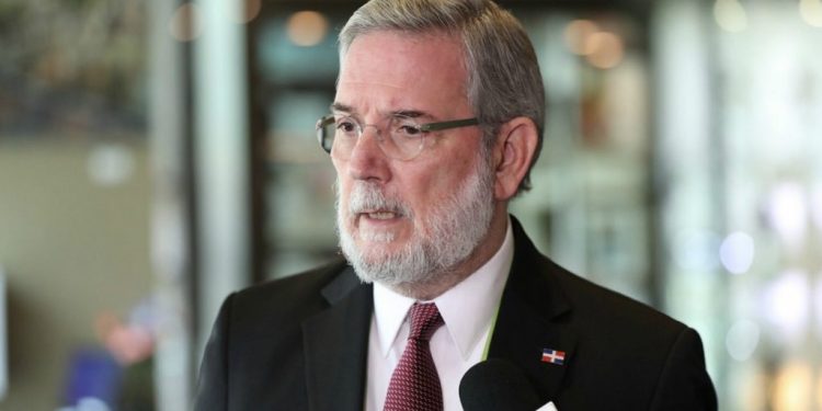 Destacan a Roberto Marchena como un caballero, intelectual y de trato afable y exquisito