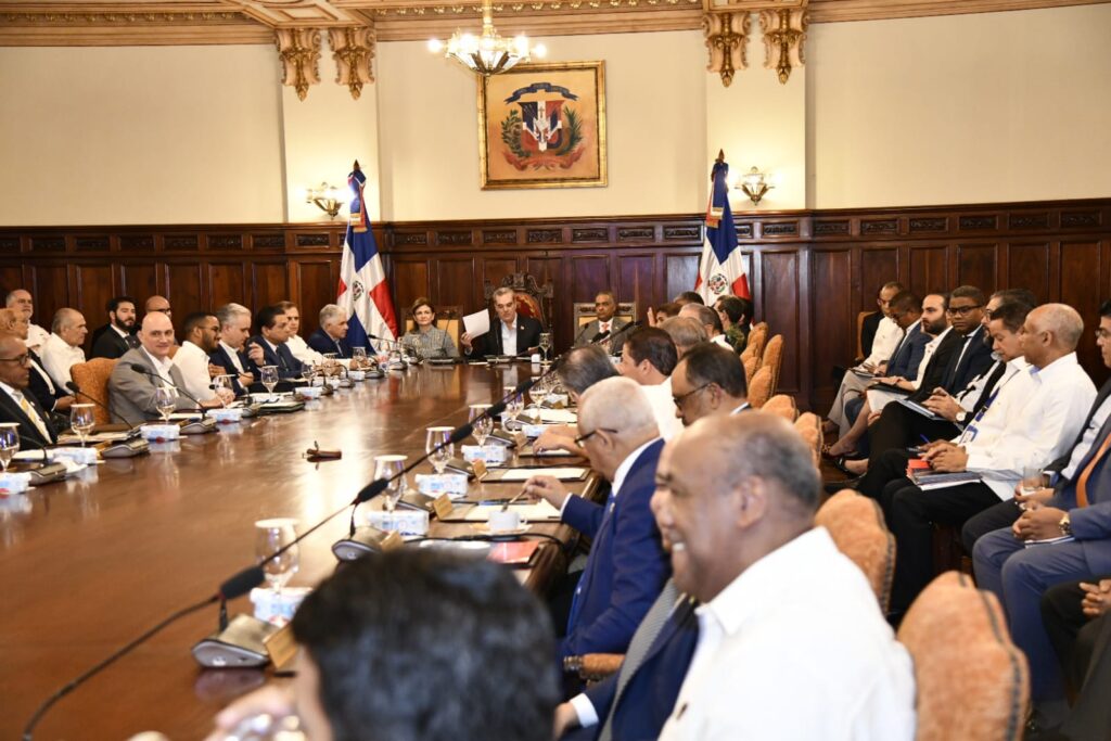 Presidente Abinader encabeza consejo de ministros; se trata tema seguridad ciudadana y economía RD