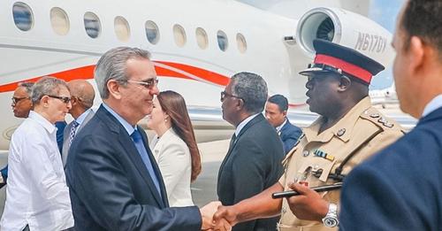 Presidente Abinader llega a Bahamas para participar en reunión de CARICOM