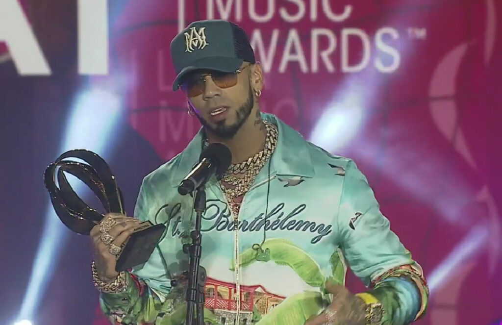Anuel AA recordó su tiempo en la prisión en los Premios Heat 2023