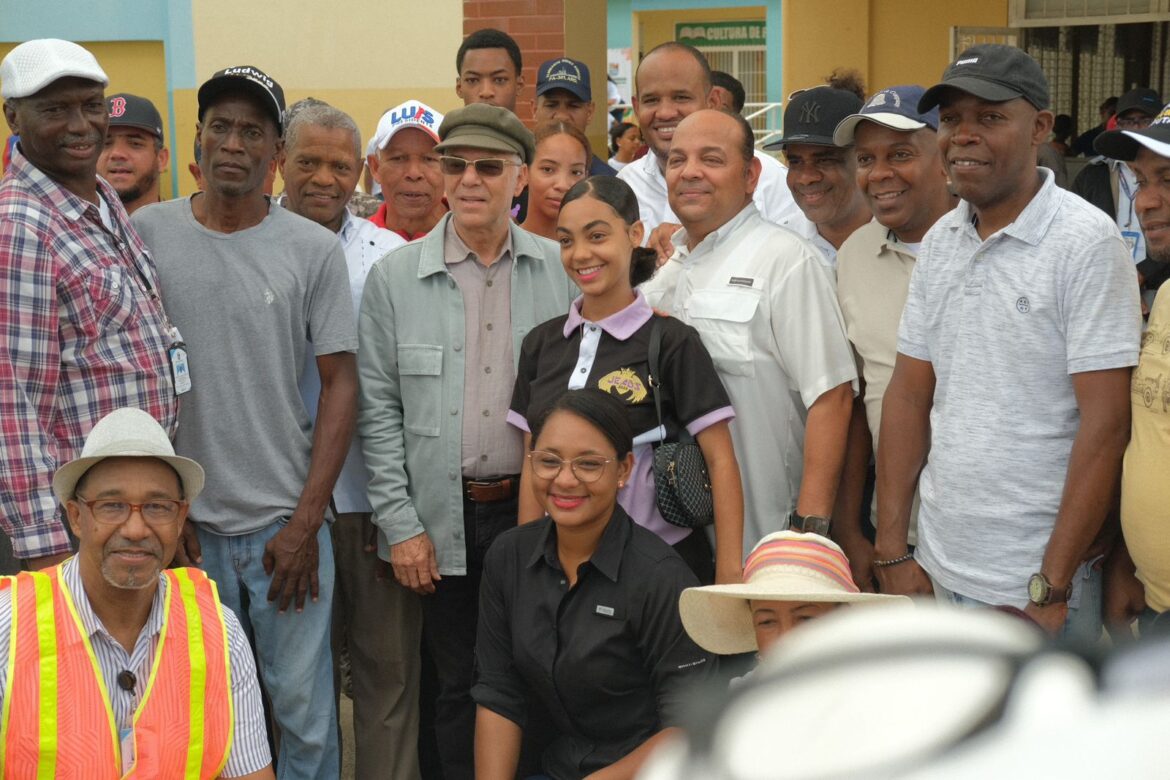 Alcalde Manuel Jiménez lleva programa El Despacho Municipal a El Tamarindo