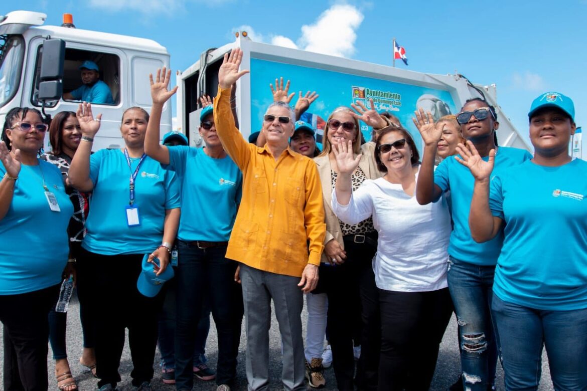 Ayuntamiento SDE presenta segunda flotilla de modernos camiones recolectores de basura
