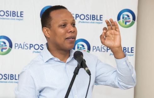 Miton Morrison llama jovenes a involucrarse en la política
