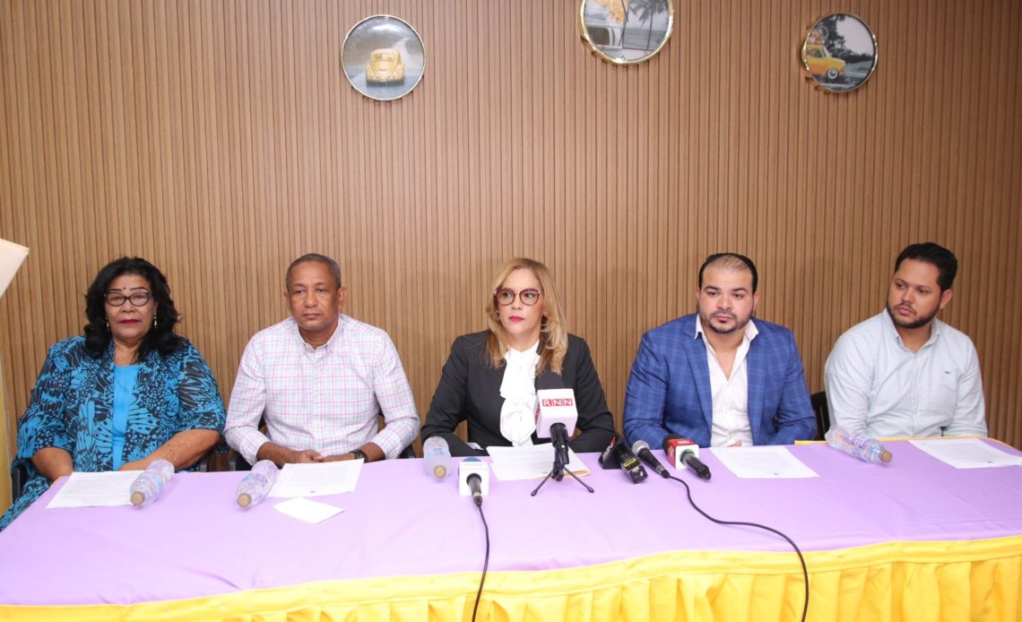 Regidores del PLD acusan alcalde Manuel Jiménez de violar la ley 176-07 y de mala práctica