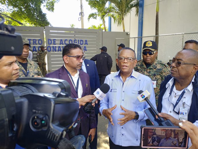 Cancelan empleado de Migración que participó en operativo donde quedó grabado bebé colgado de camión