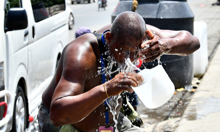 Calor intenso y polvo sahariano dominarán este domingo con posibles aguaceros en la tarde