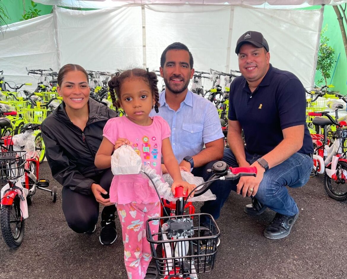 Fundación Cruz Jiminián dona más de 100 bicicletas a niños del Distrito Nacional