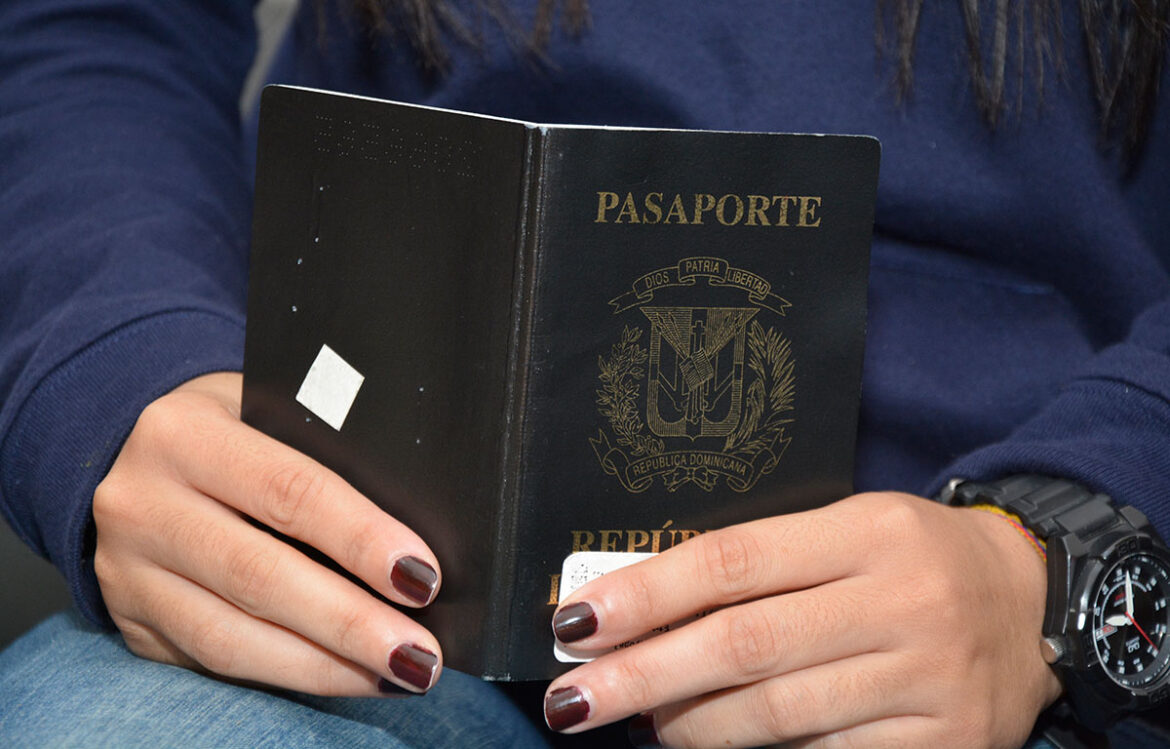 Pasaportes garantiza que hay libretas disponibles pese a la demanda
