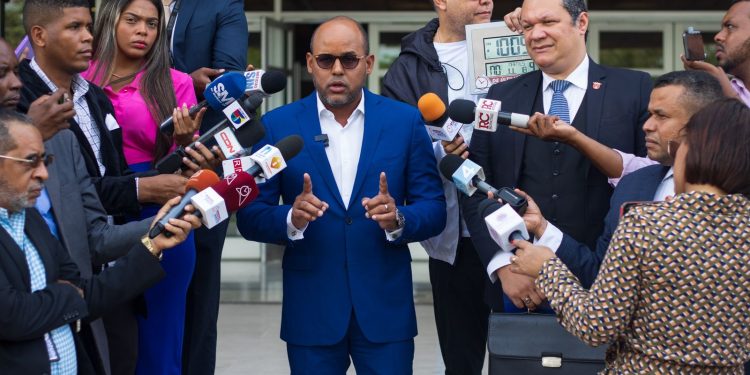 Francisco Tavárez solicita investigación contra José Leonel Cabrera Abud por amenazas