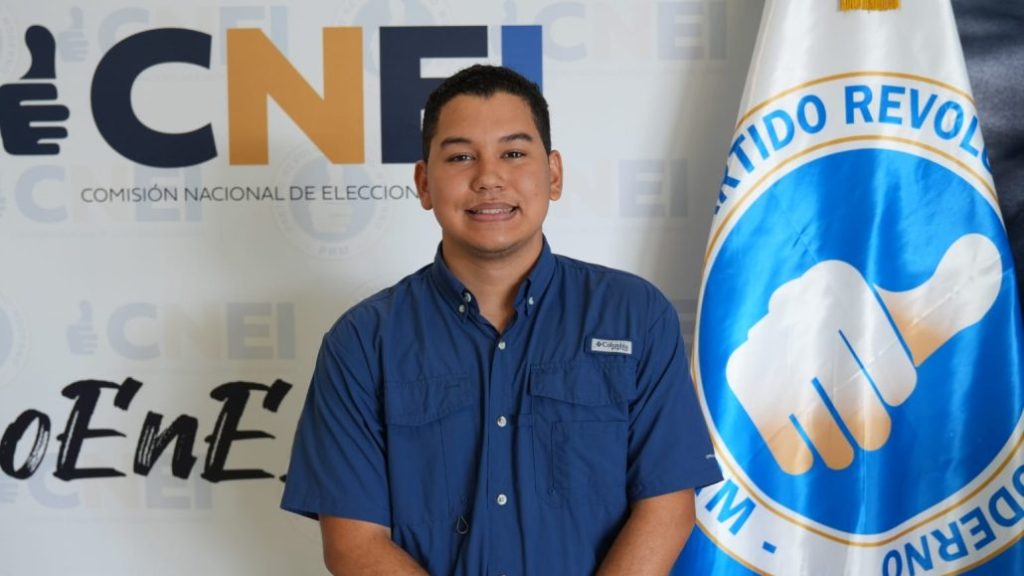 Huguito inscribe candidatura a regidor del Distrito Nacional por el PRM