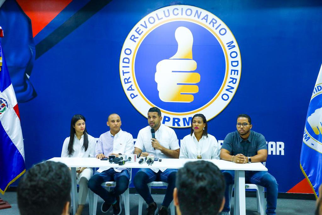 Al menos 891 jóvenes se inscriben a puestos electivos del PRM para 2024