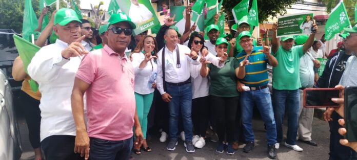 Julio Romero se inscribe como precandidato a alcalde de Santo Domingo Este