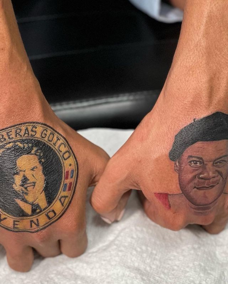 Kiko El Crazy se tatúa en las manos rostros de Freddy Beras Goico y Luisito Martí