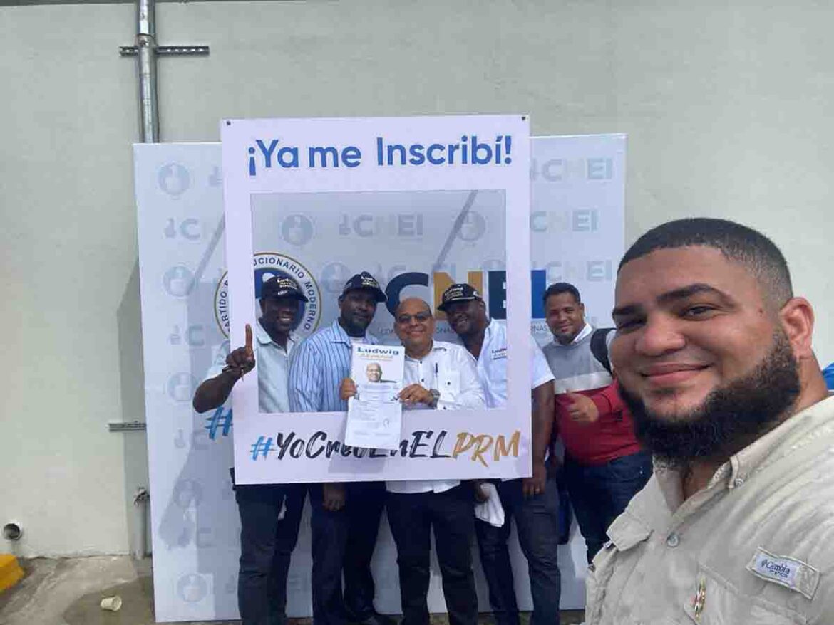 Ludwig Álvarez inscribe candidatura a diputado por circunscripción 3 de SDE