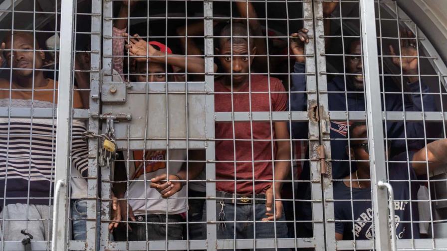 Revelan desmantelamiento de mafia en repatriación de ilegales haitianos; someten militares y civiles