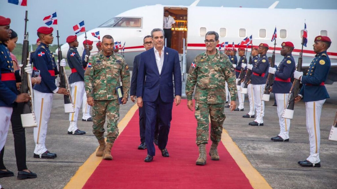 Presidente Abinader llegó al país a las 7:00 de la noche luego de destacada participación en Cumbre Unión Europea-CELAC
