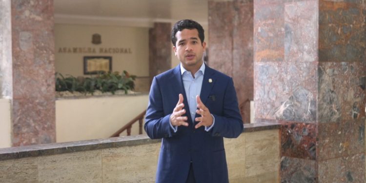 Omar Fernández anuncia buzón de proyectos legislativos ciudadanos