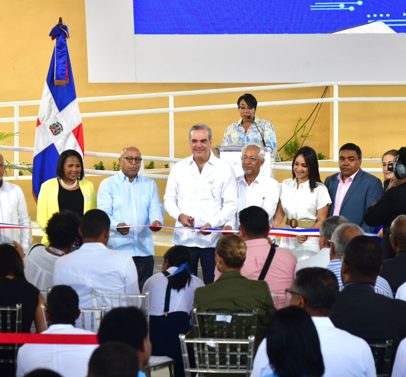 “Cambiemos el país desde las aulas”, lema con el que Abinader inaugura el año escolar 2023-2024