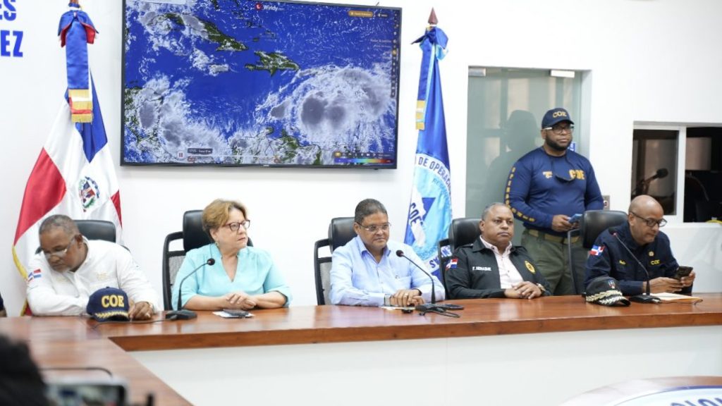 COE emite alerta máxima por paso de tormenta tropical Franklin