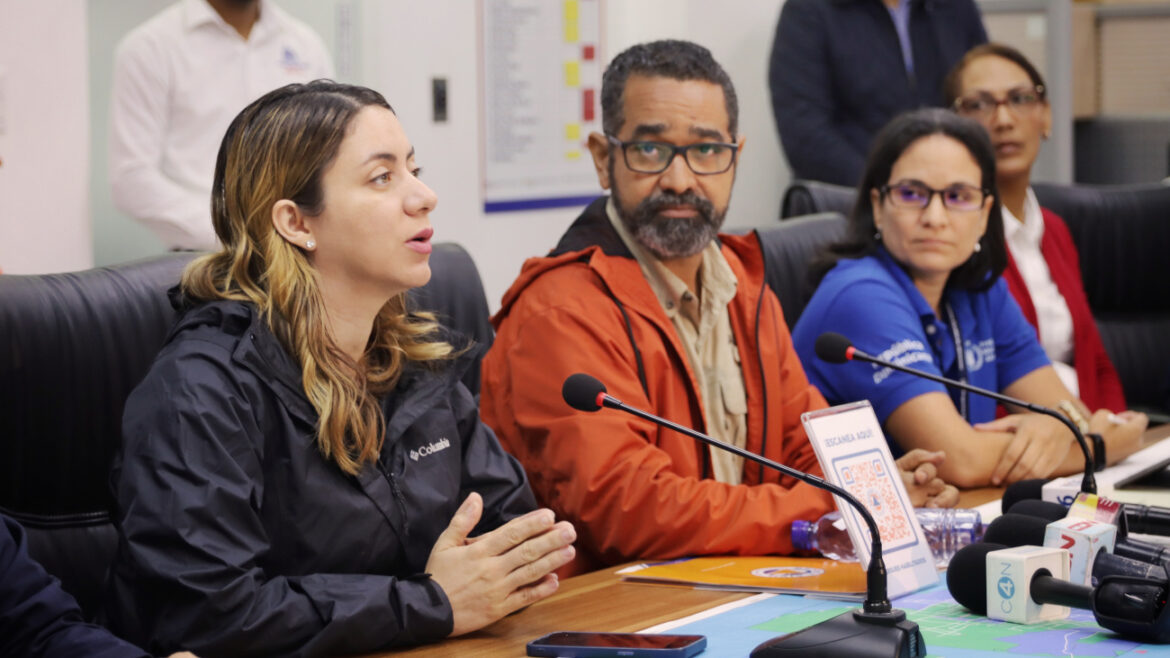 Programa Supérate apoya labores de la Defensa Civil ante tormenta Franklin