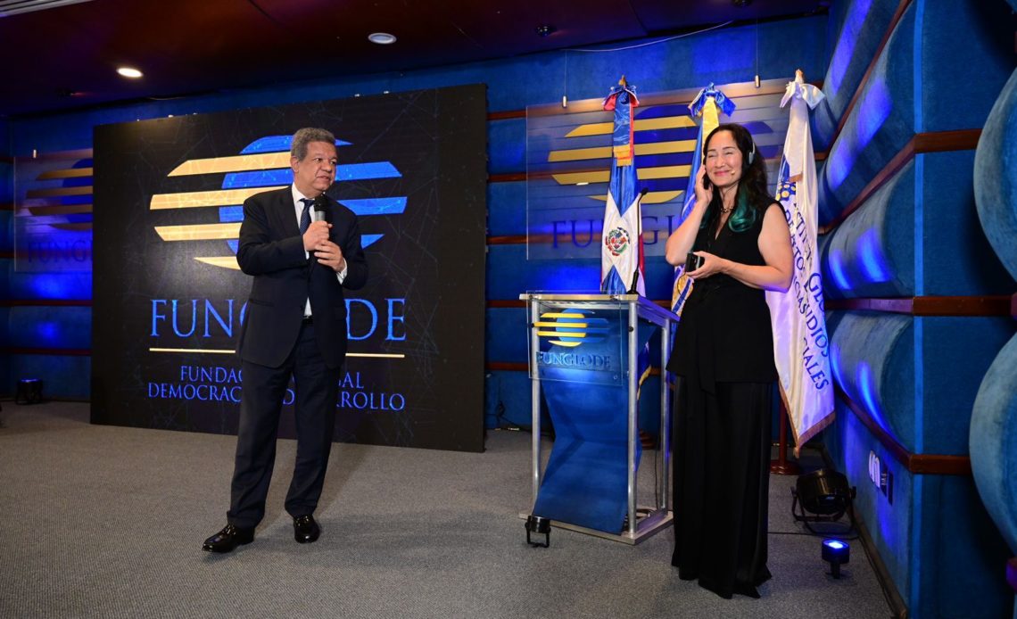 Leonel propone introducir Inteligencia Artificial para transformar la educación dominicana