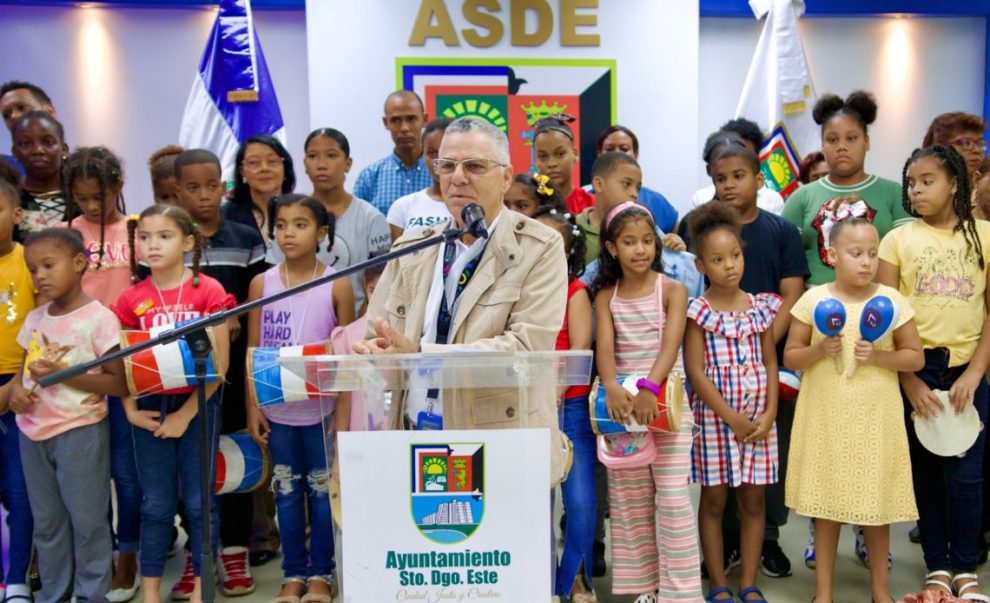 Manuel Jiménez anuncia puesta en funcionamiento de escuelas laborales en SDE