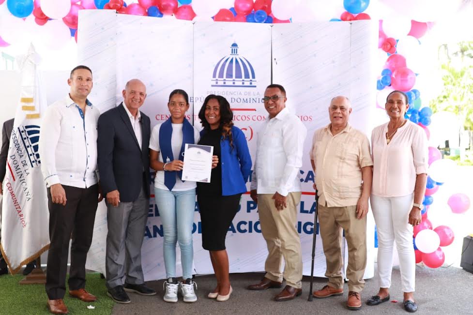 200 jóvenes de Las Guáranas son capacitados “Verano Maker” por los CTC