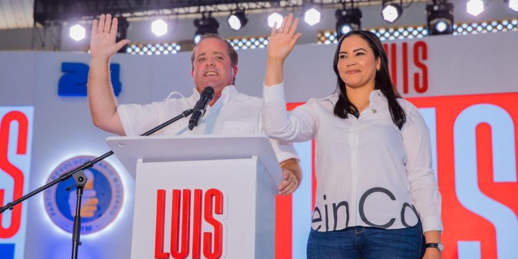 Diputada del PLD, Fabiana Tapia se juramenta en el PRM
