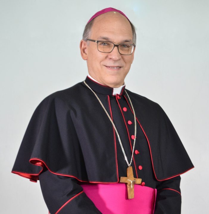 Obispo Masalles renuncia de la diócesis de Baní
