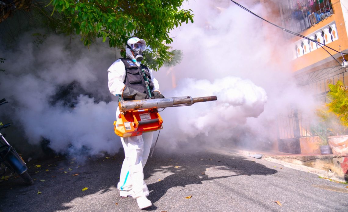 Autoridades fumigaron unos 40,000 hogares este fin de semana para erradicar el dengue