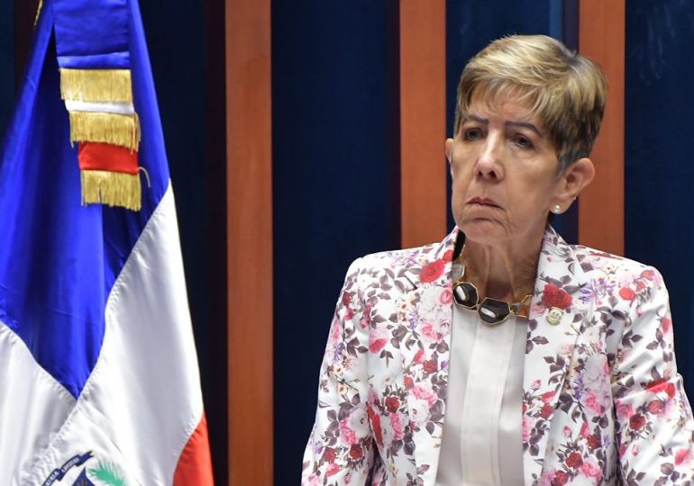Ginnette Bournigal: "Sería adecuada la multa de 1,000 pesos por uso de carriles de paso rápido sin dispositivo"