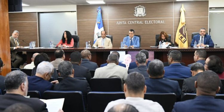 Decidirán este lunes si utilizarán laptops en vez de escáneres para elecciones de 2024
