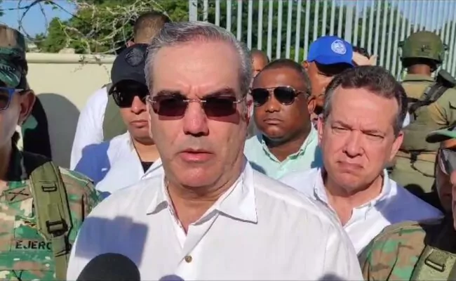 Presidente Abinader supervisa trabajos canal La Vigía