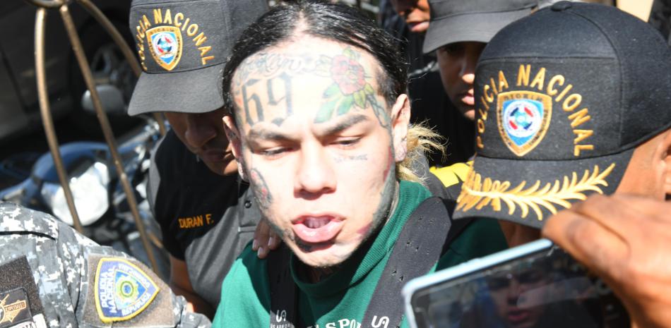 Artista urbano Tekashi es arrestado por supuesta violencia de género