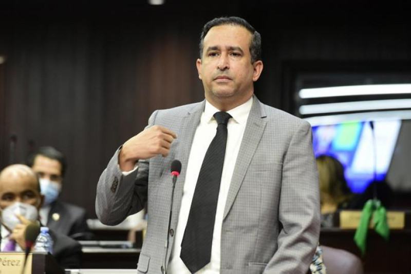 Diputado Víctor Suárez renuncia a sus funciones dentro del PLD