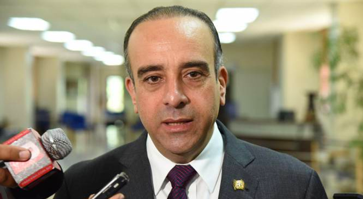 Exsenador Arístides Victoria Yeb renuncia del PLD y lo "lamenta"