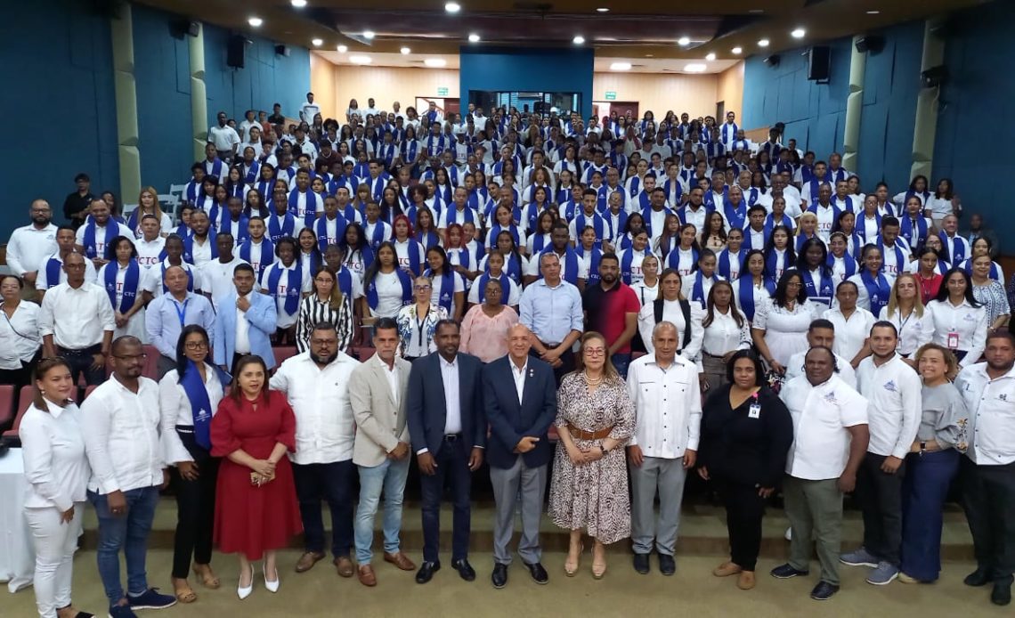 450 jóvenes son certificados en áreas tecnológicas por los CTC en el Cibao