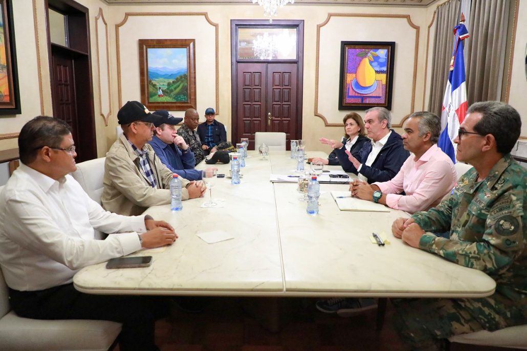 Abinader encabezará reunión con organismos de socorro tras paso de disturbio tropical