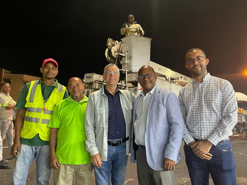 Alcaldía de SDE inicia junto a Edeeste instalación de lámparas en Santo Domingo Este