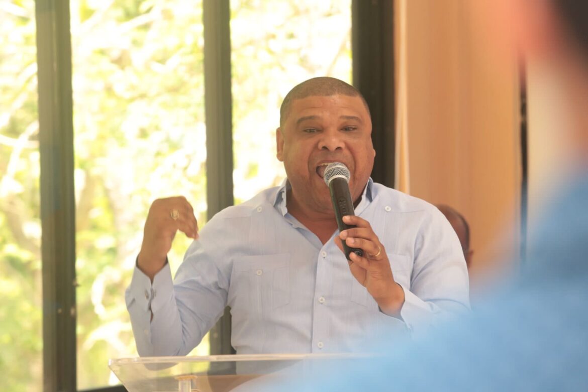 Candidato a diputado nacional PRD acusa Gobierno de cobrar energía eléctrica que pueblo no recibe