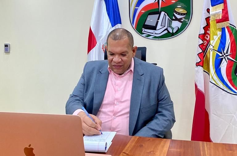 Alcalde Carlos Guzmán dispone pago del salario 13 a todos los empleados