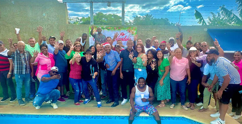 Ludwig Álvarez celebra cena navideña junto a su equipo político